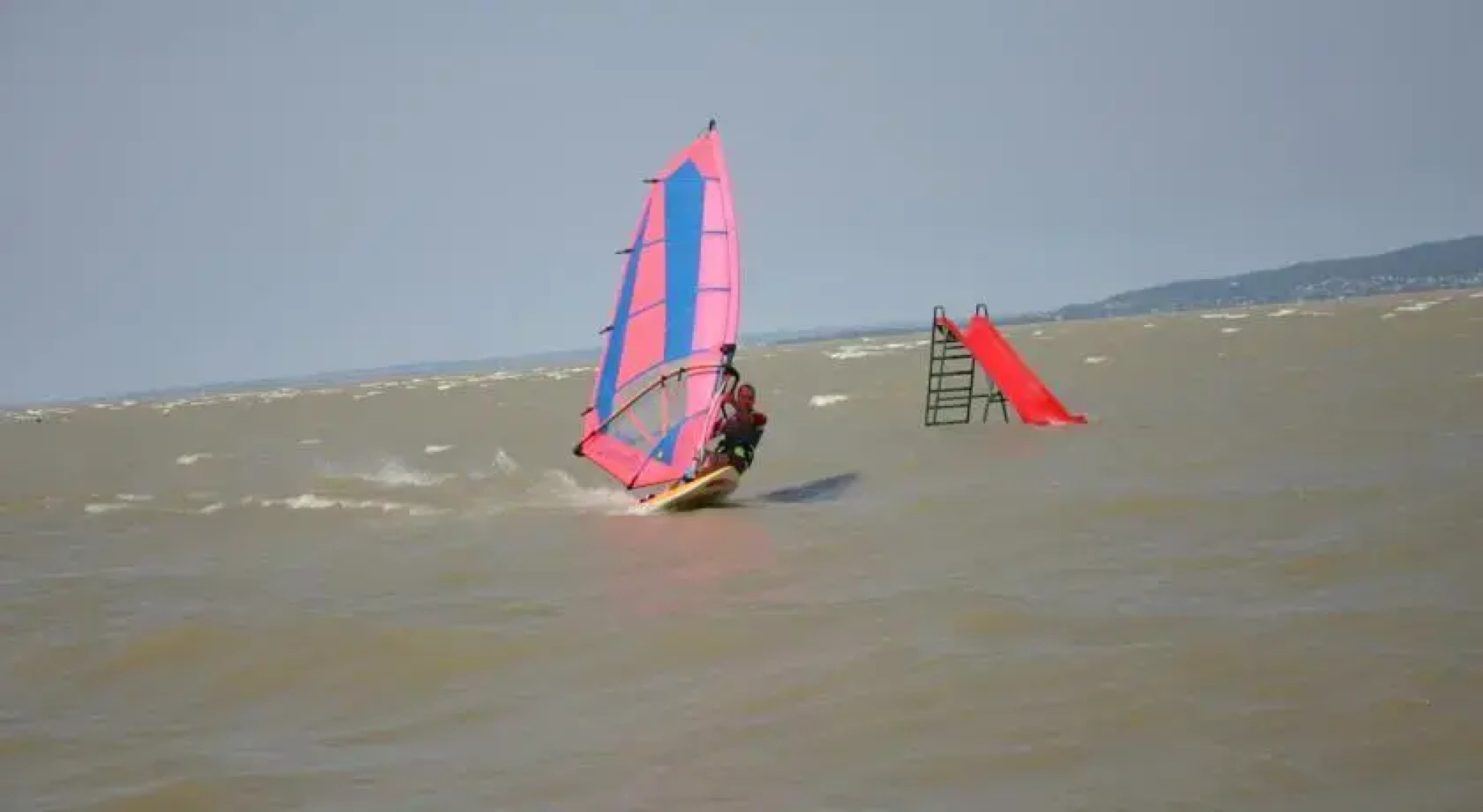 Partközeli kertes nyaralóház Balatonfenyvesen