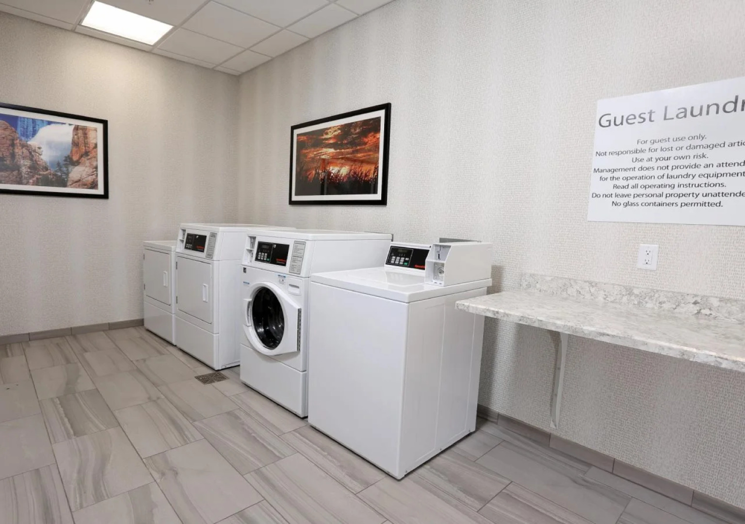 Holiday Inn & Suites Sioux Falls - Airport by IHG