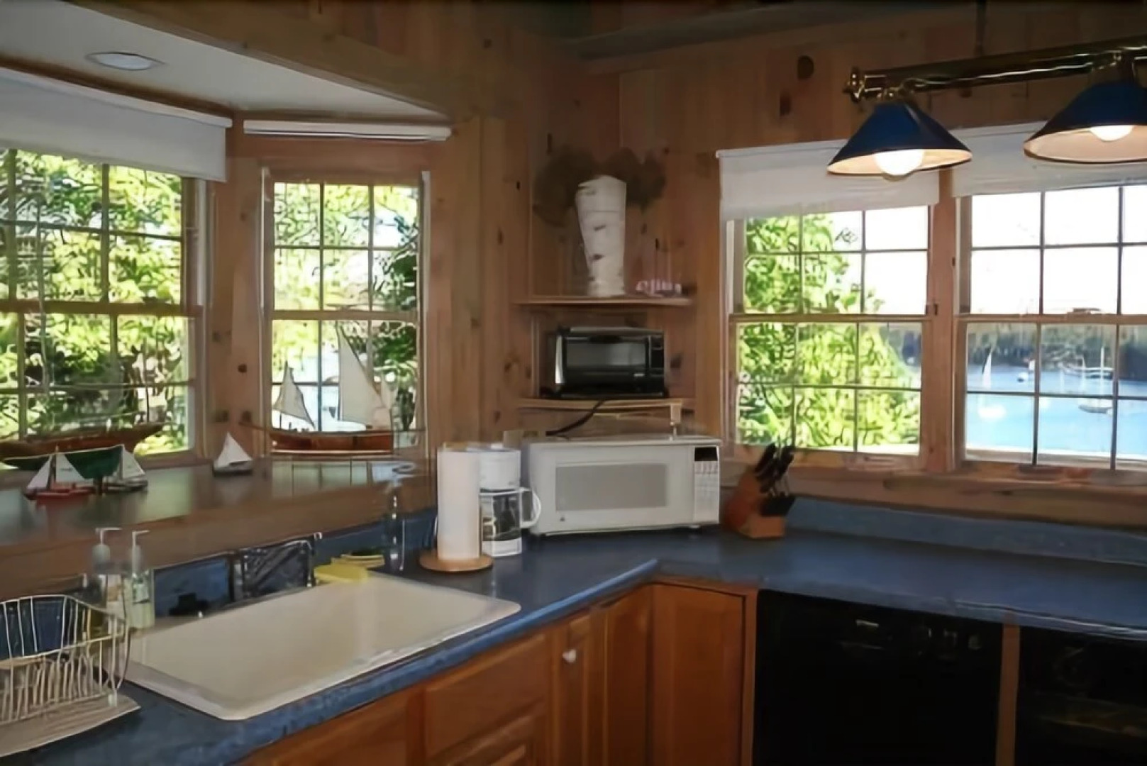 Paradise Lodge - Four Bedroom Home