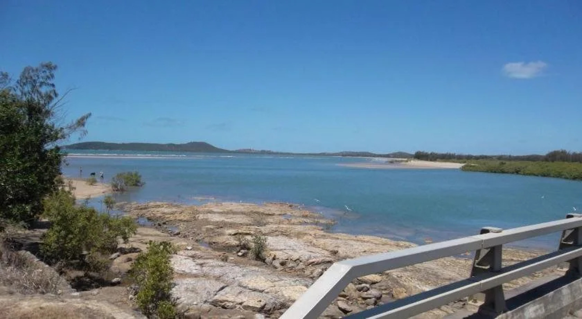 Kinka Palms Beachfront Apartments / Motel