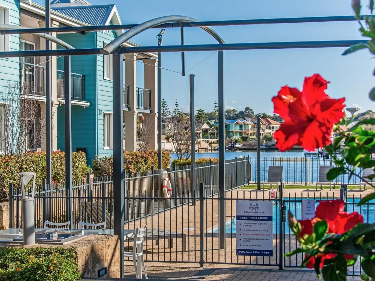 Waters Edge Apartment with Jetty