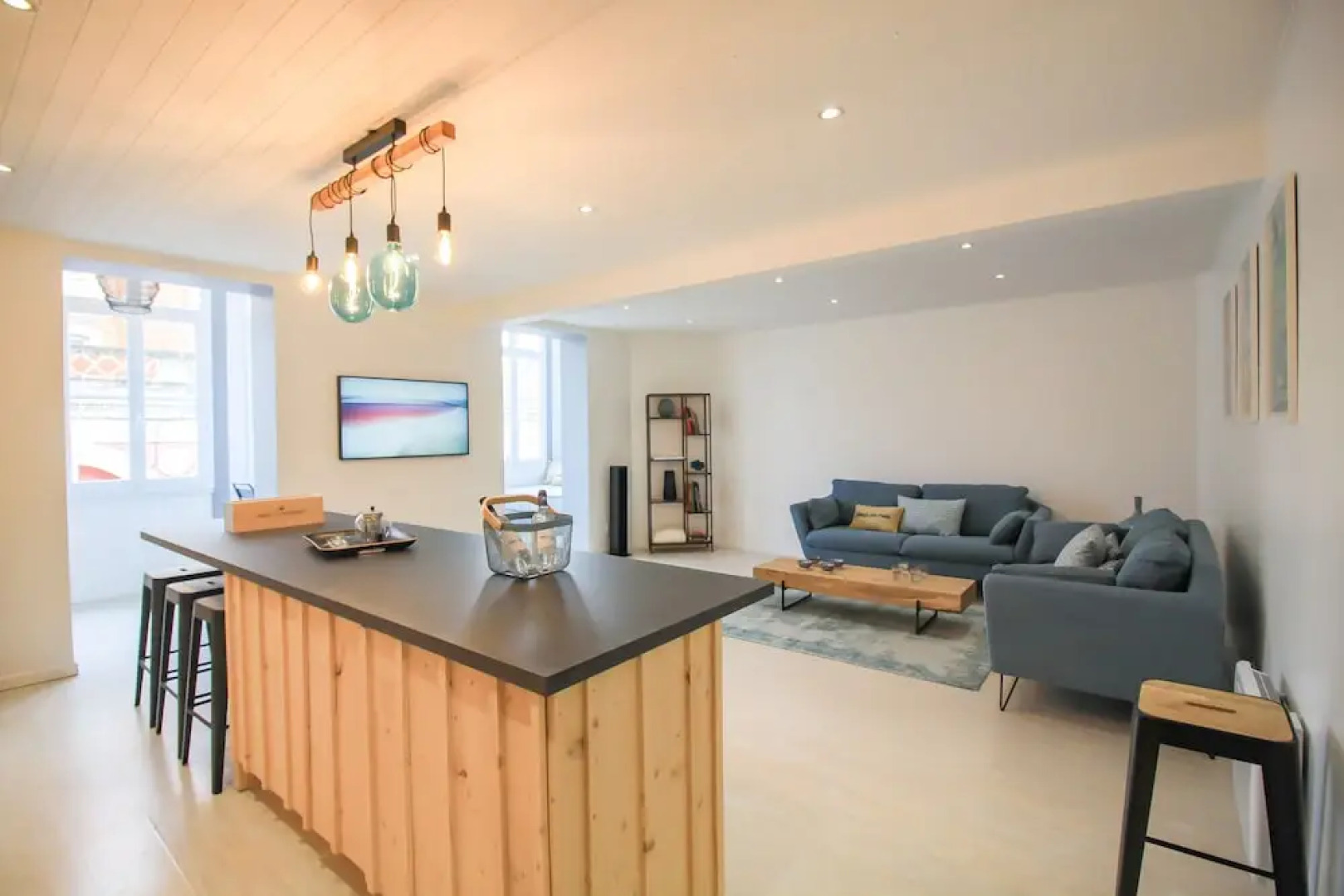 Maison bleue du bassin