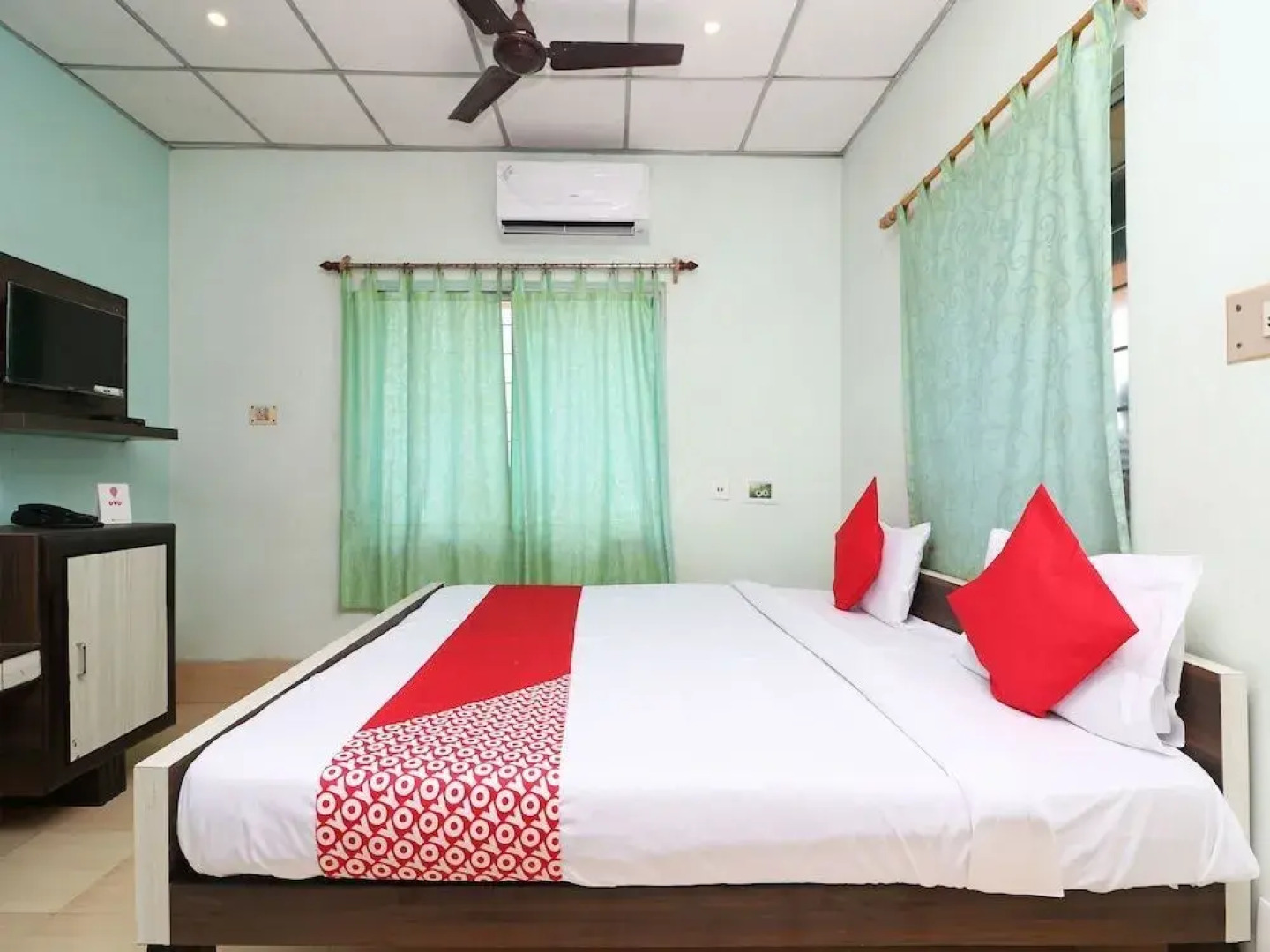 OYO 16101 Samrat Holiday Inn