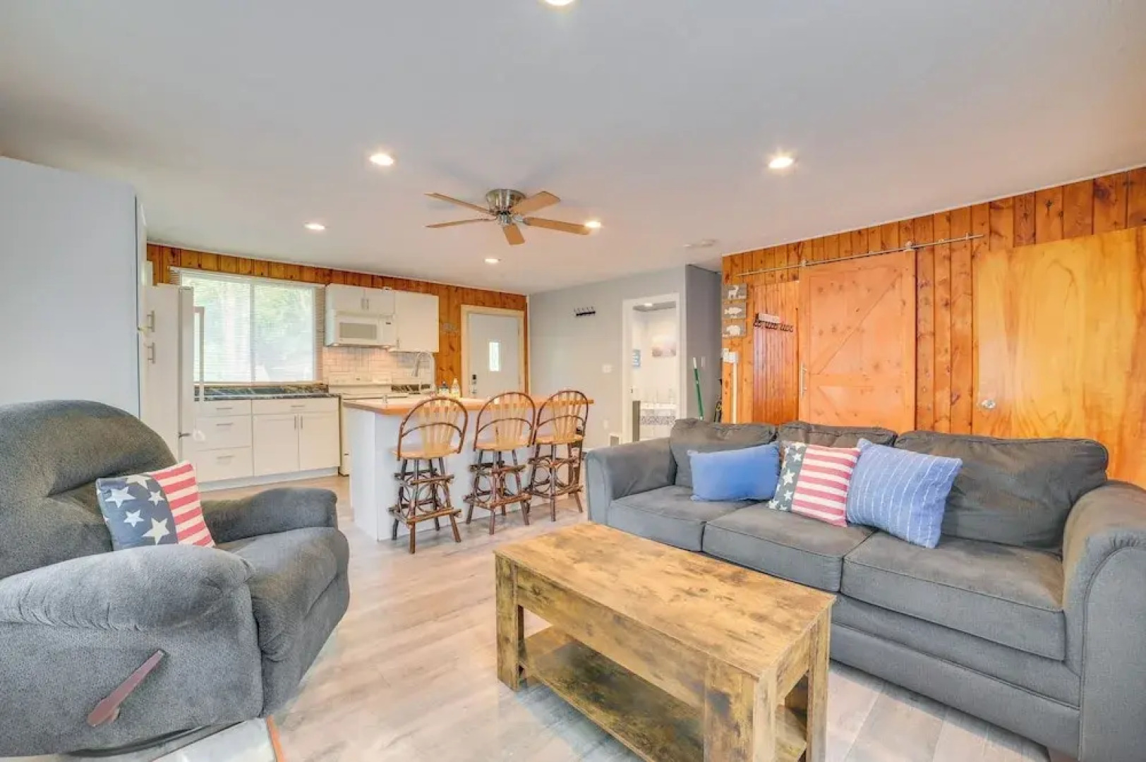 Quiet Family Home w/ Yard < 1 Mi to Houghton Lake!