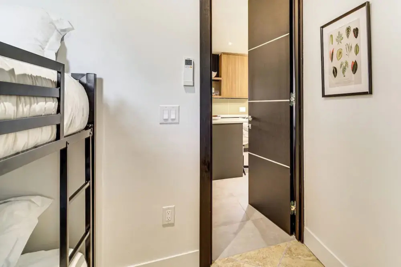 Walk to Beach & Eats: Modern Indialantic Apt