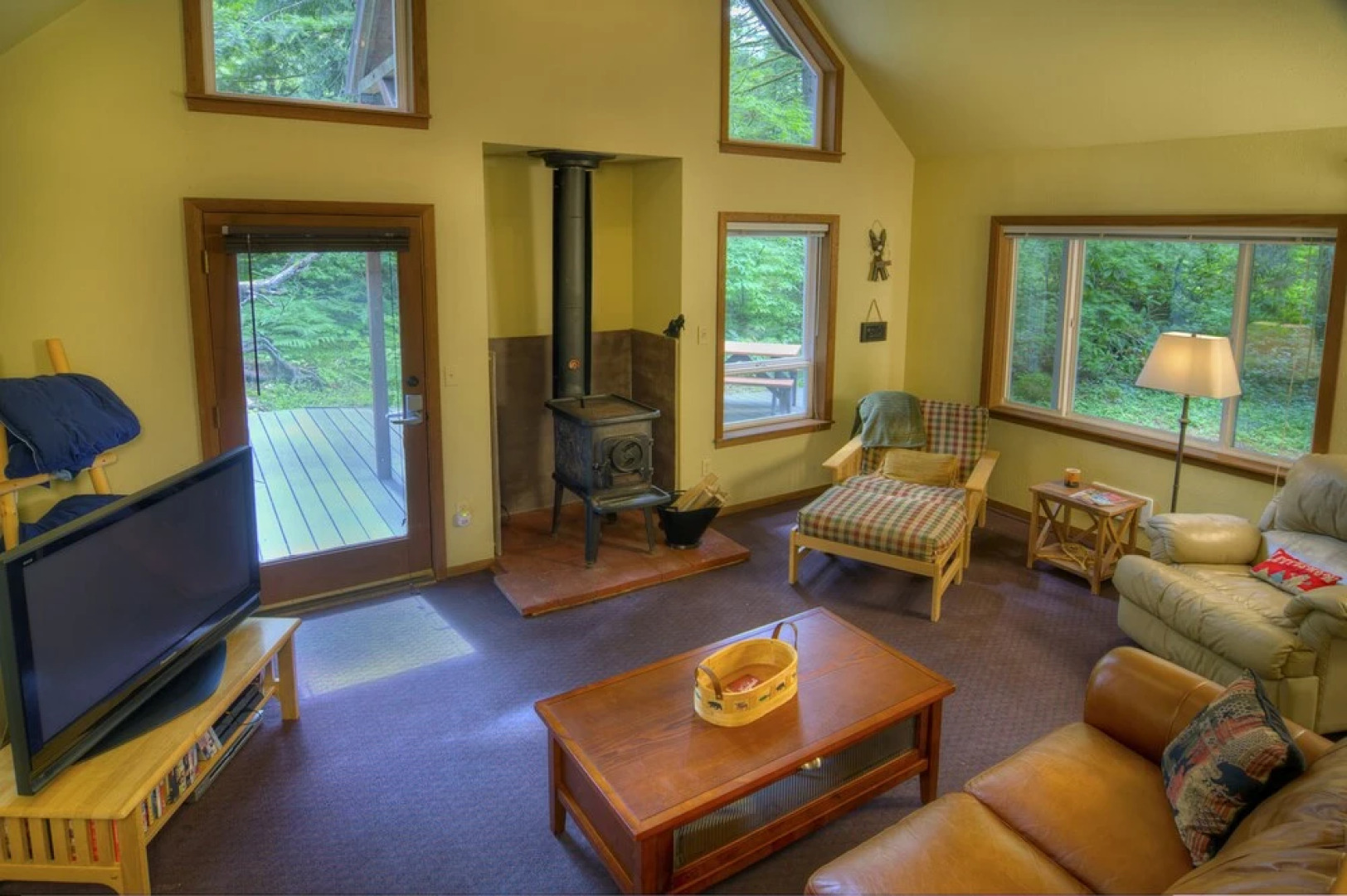 Apres Chalet - Two Bedroom Cabin with Hot Tub