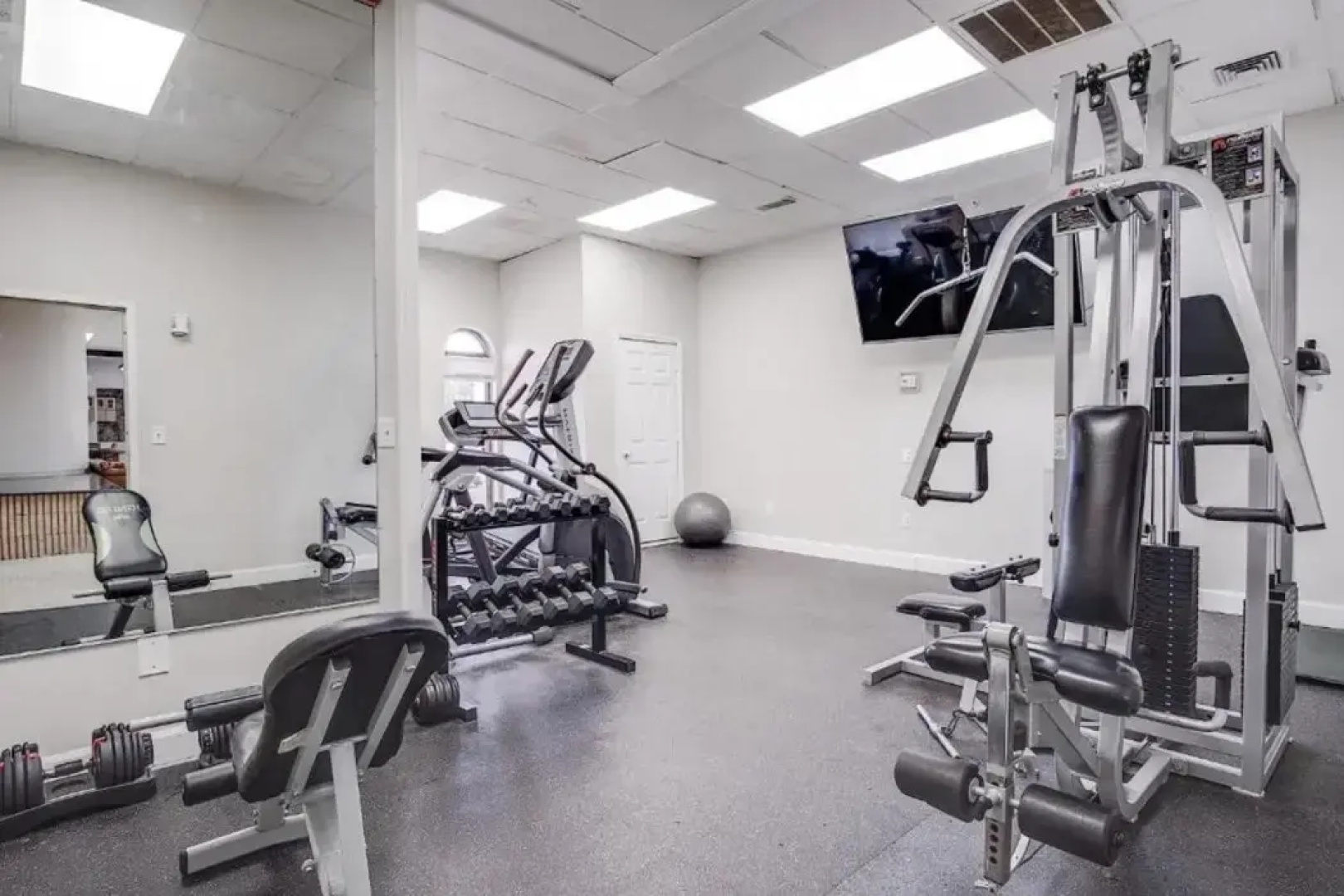 Cottonwood Suites Savannah Hotel & Conference Center