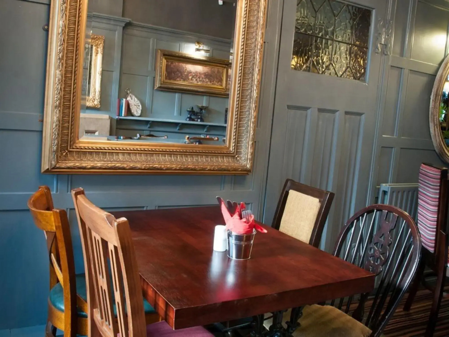 Huckleberrys Bar and Grill