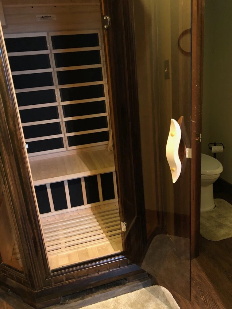 Twelve Oaks Hill Country Inn