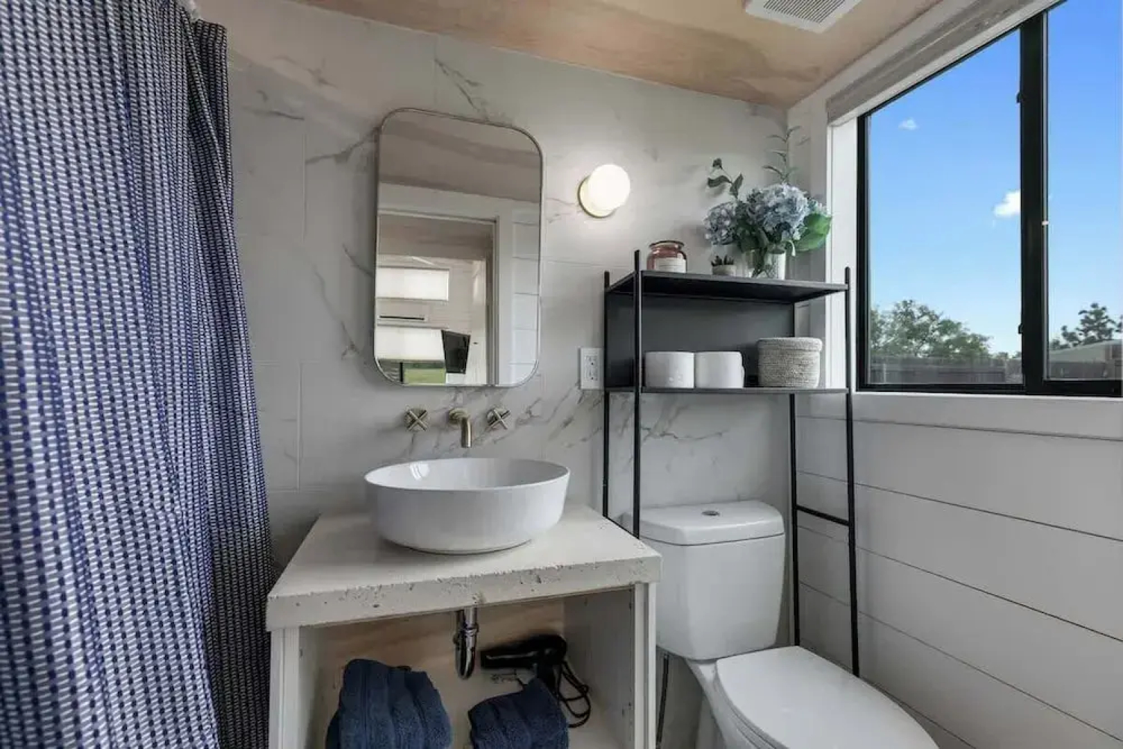 Henley-lux Tiny Home-hot Tub-fire Pit