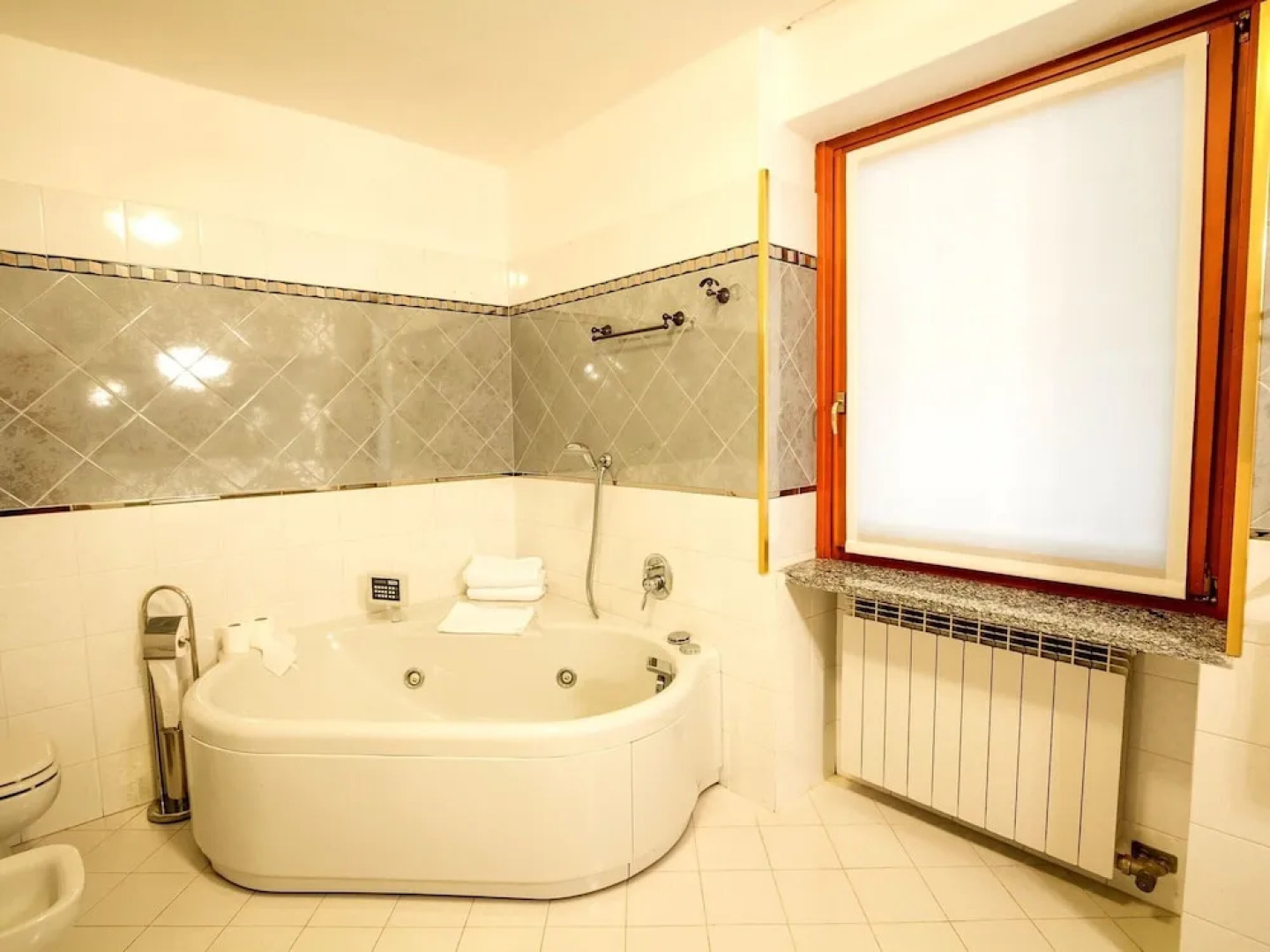 Lakeside Mansion With Pool