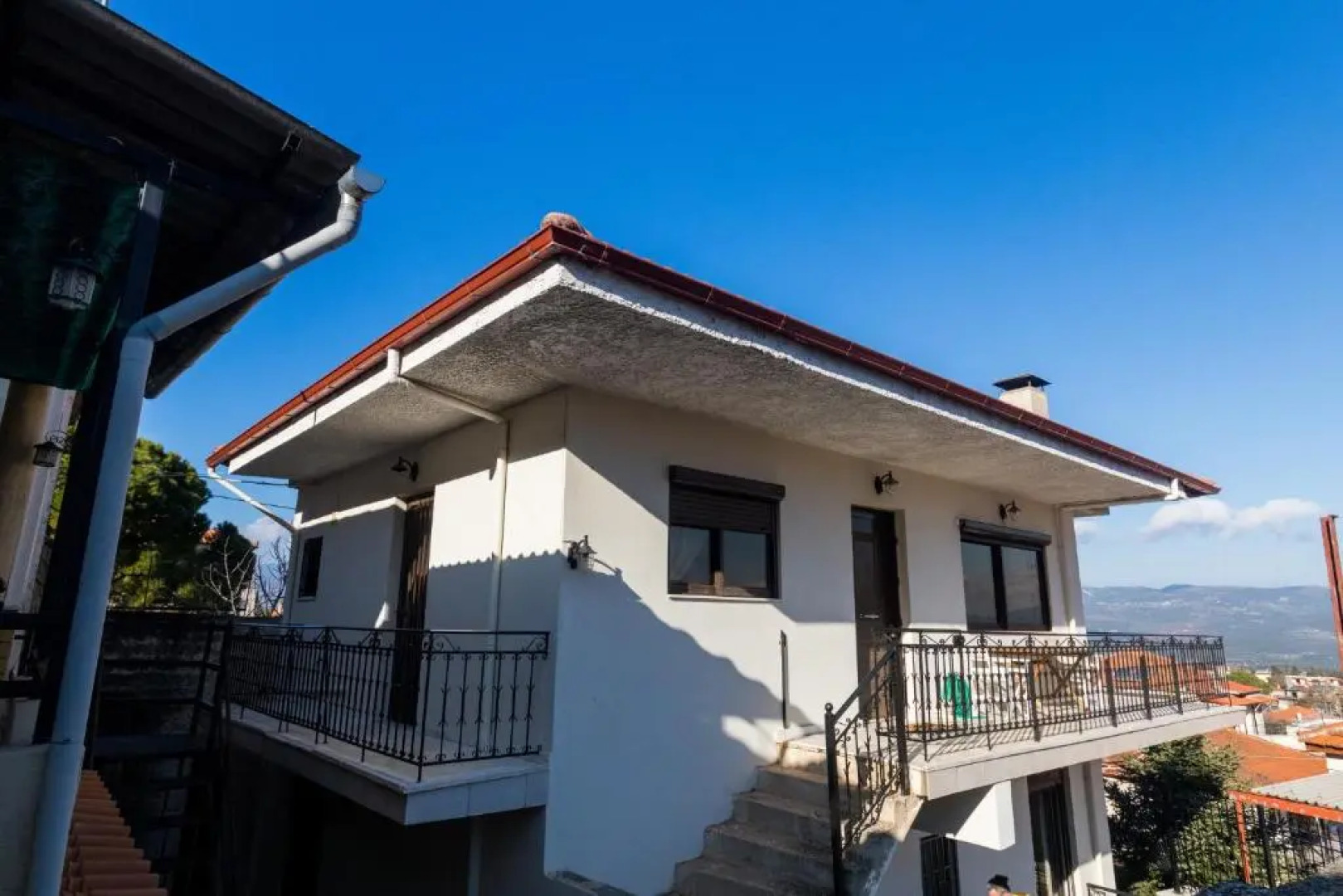 Raise Amfikleia Mountain House