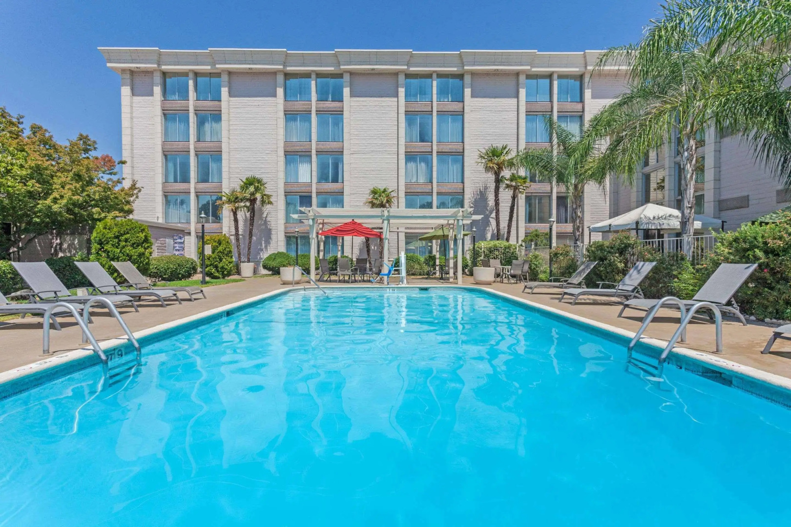 DoubleTree by Hilton Chico