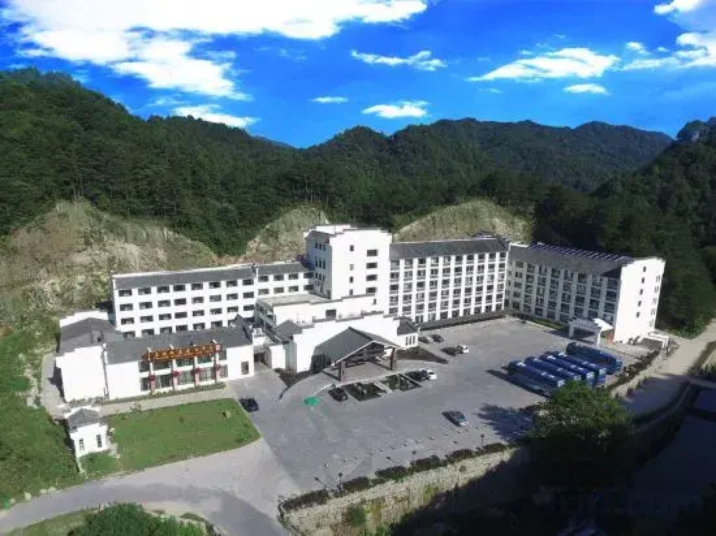 Tiantang Guzhai Holiday Hotel
