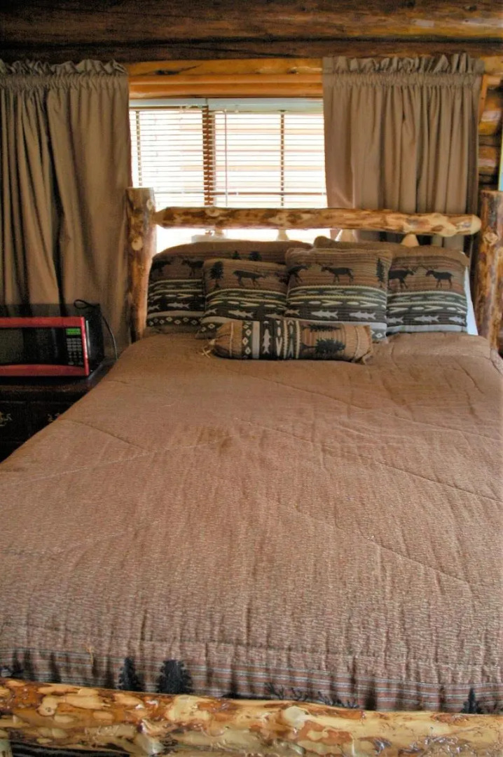 Gwin's Lodge & Roadhouse Est. 1952