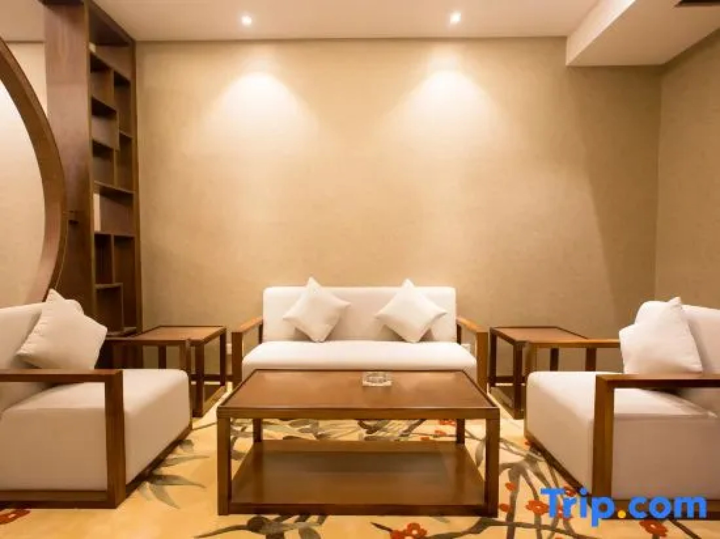 Ruoyu International Hotel (Tai'an High-speed Railway Station)