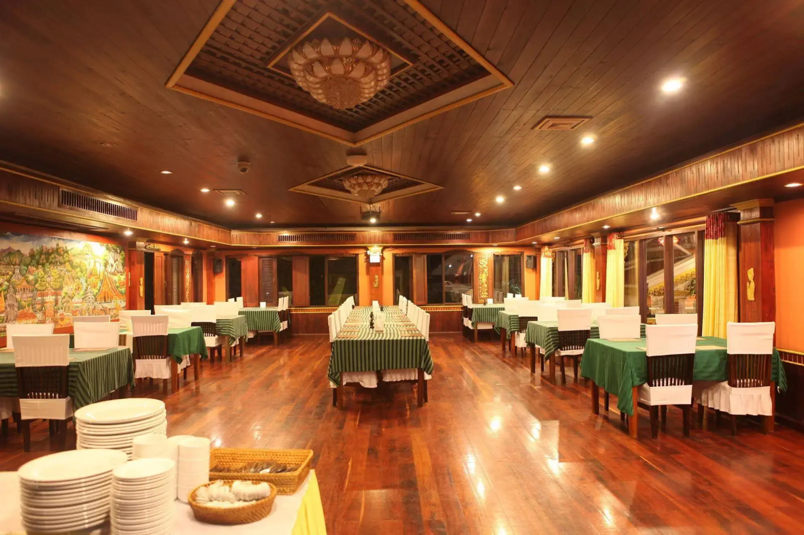 E-Outfitting Vang Thong Hotel