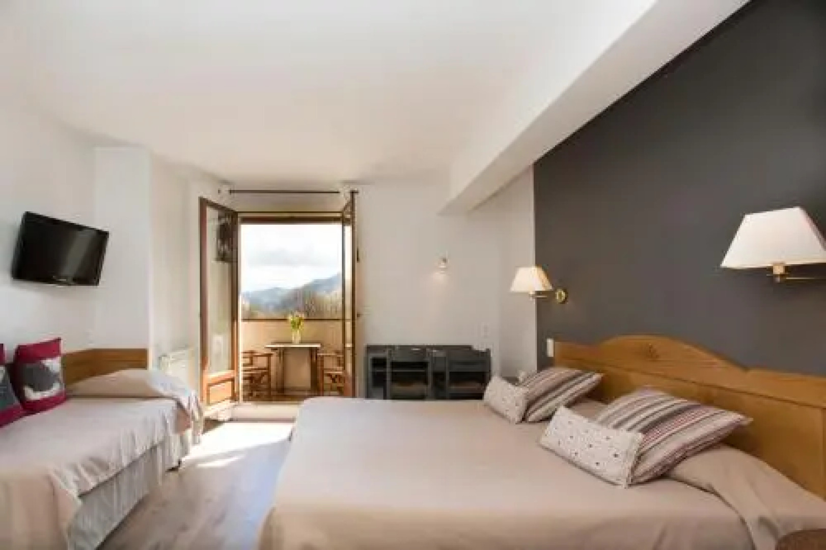 Logis Hôtel Etchemaïté