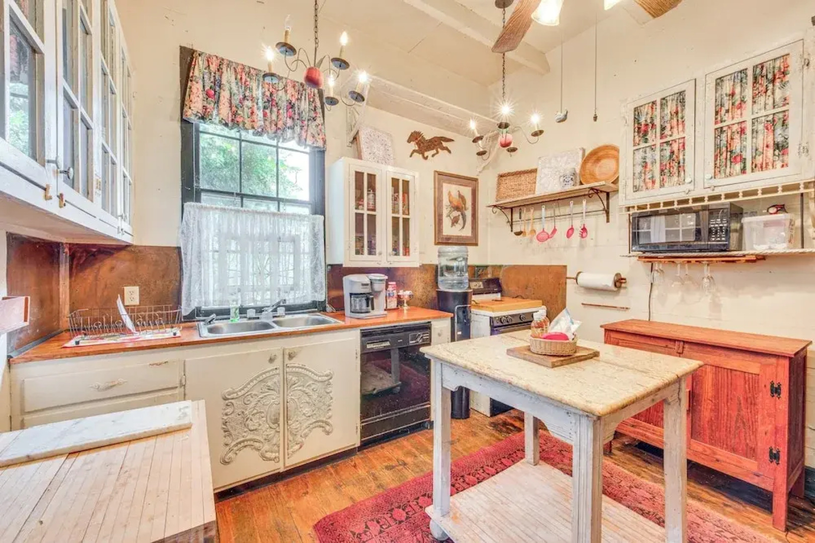 Whimsical New Roads Home < 1 Mi to Main Street!