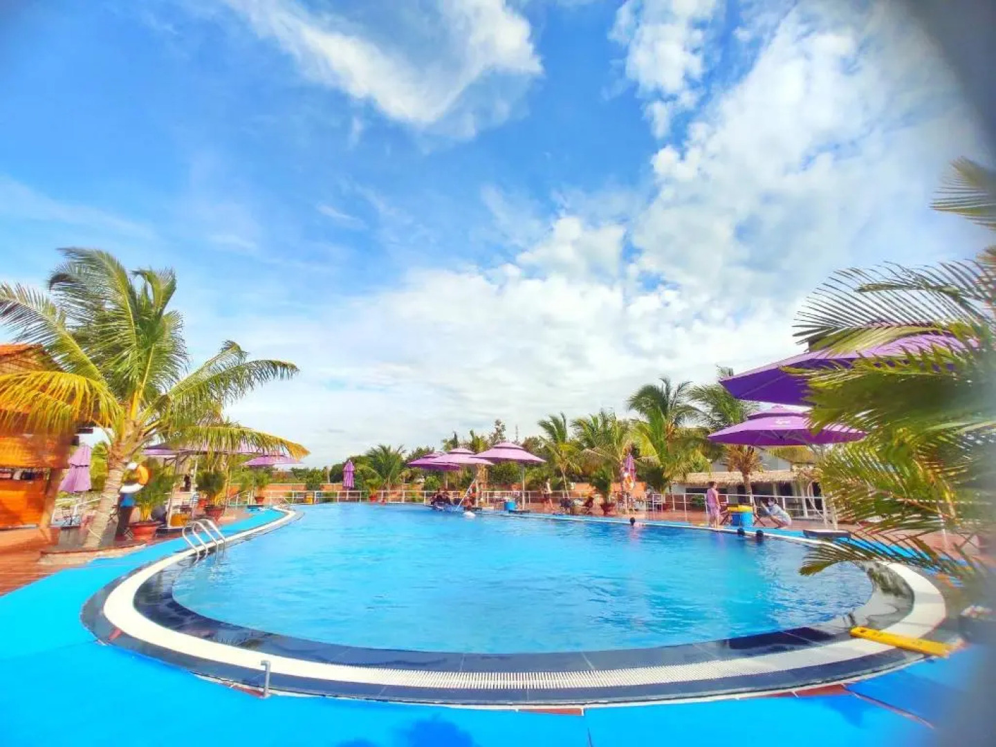 Rooster Mekong Garden & Villas