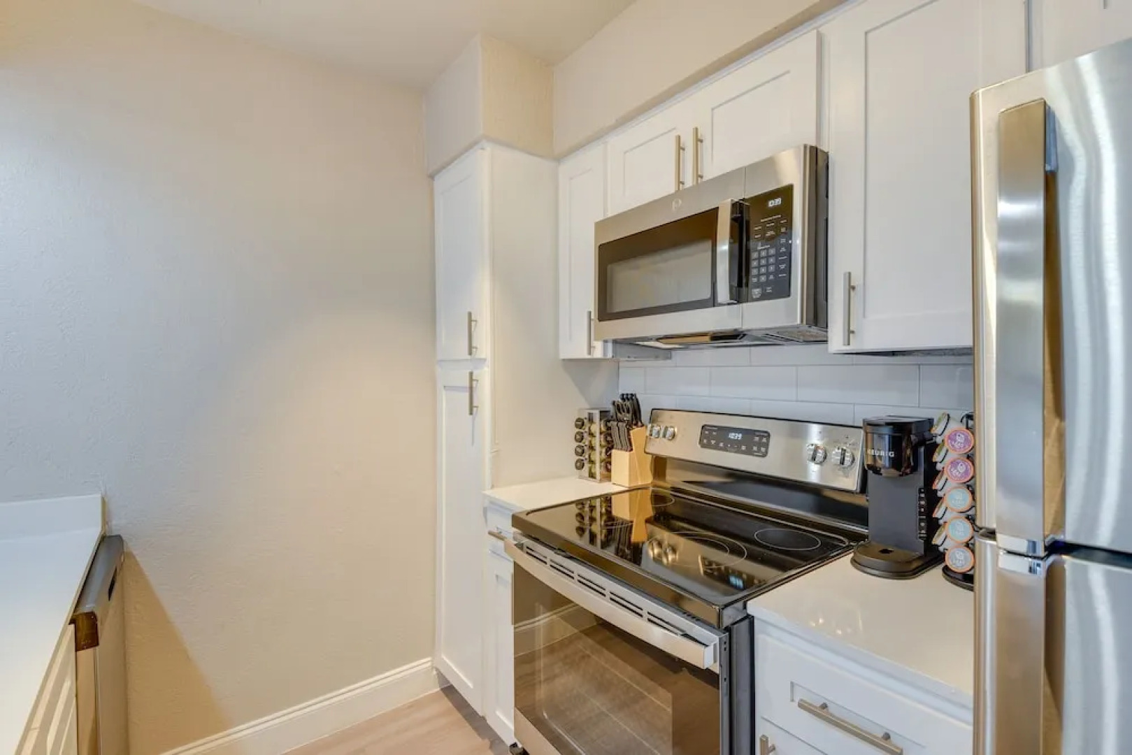 6 Mi to At&t Stadium: Grand Prairie Apt w/ Balcony