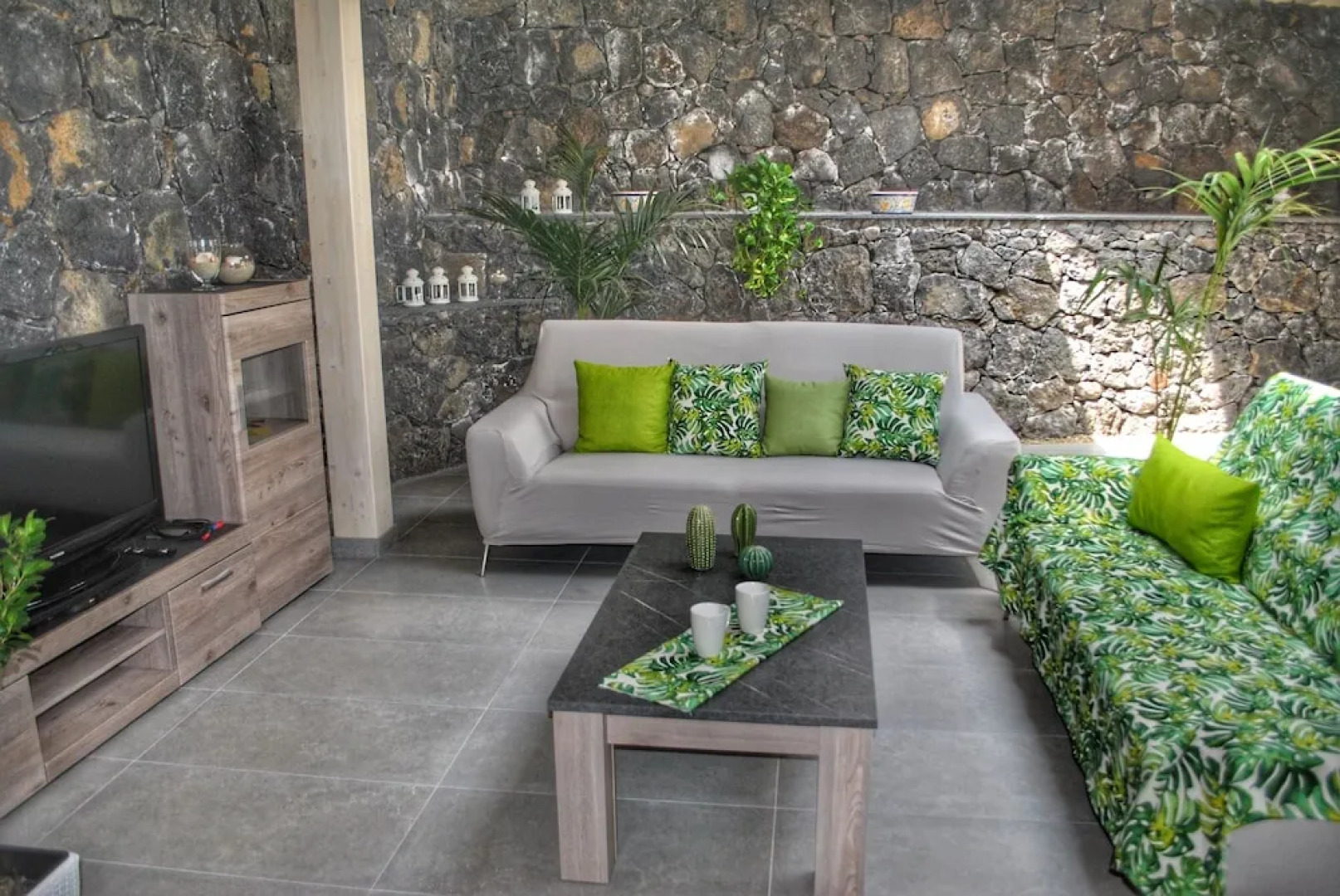 Villa Dedalisa by holidayngo