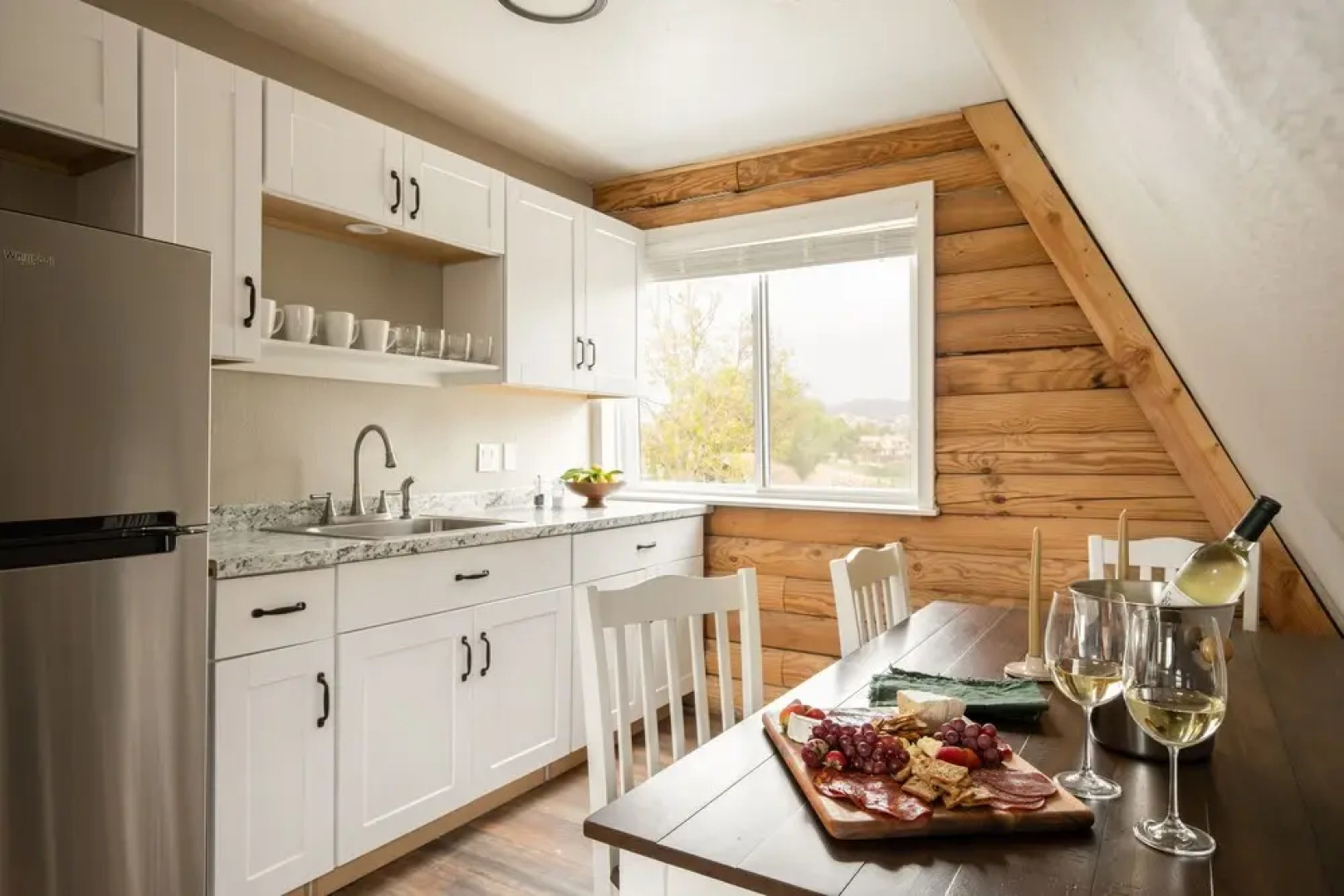 Chateau Syrah by Avantstay Picturesque Estate w/ Pool, Hot Tub, Pool Table & Table Tennis New Pickleball Court + Basketball Hoop