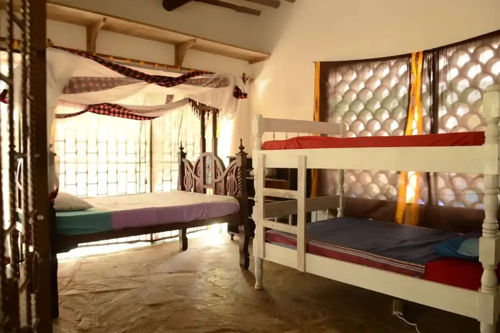 Kirathimo Explorers Oasis Diani - Hostel
