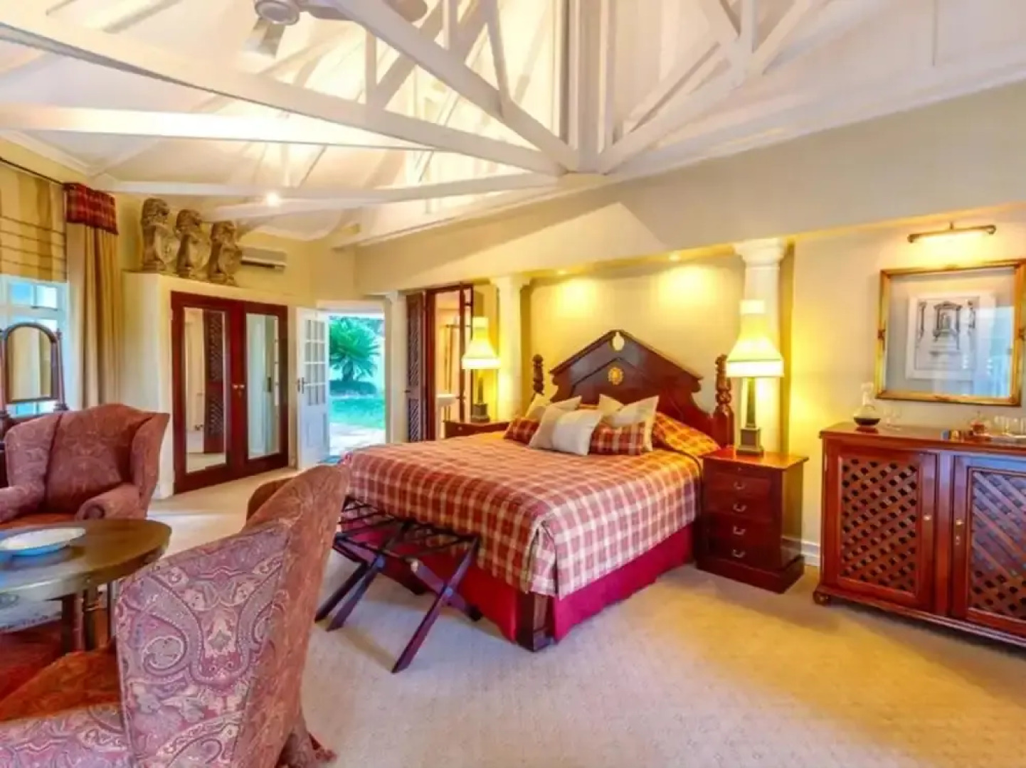 Blue Mountain Luxury Lodge