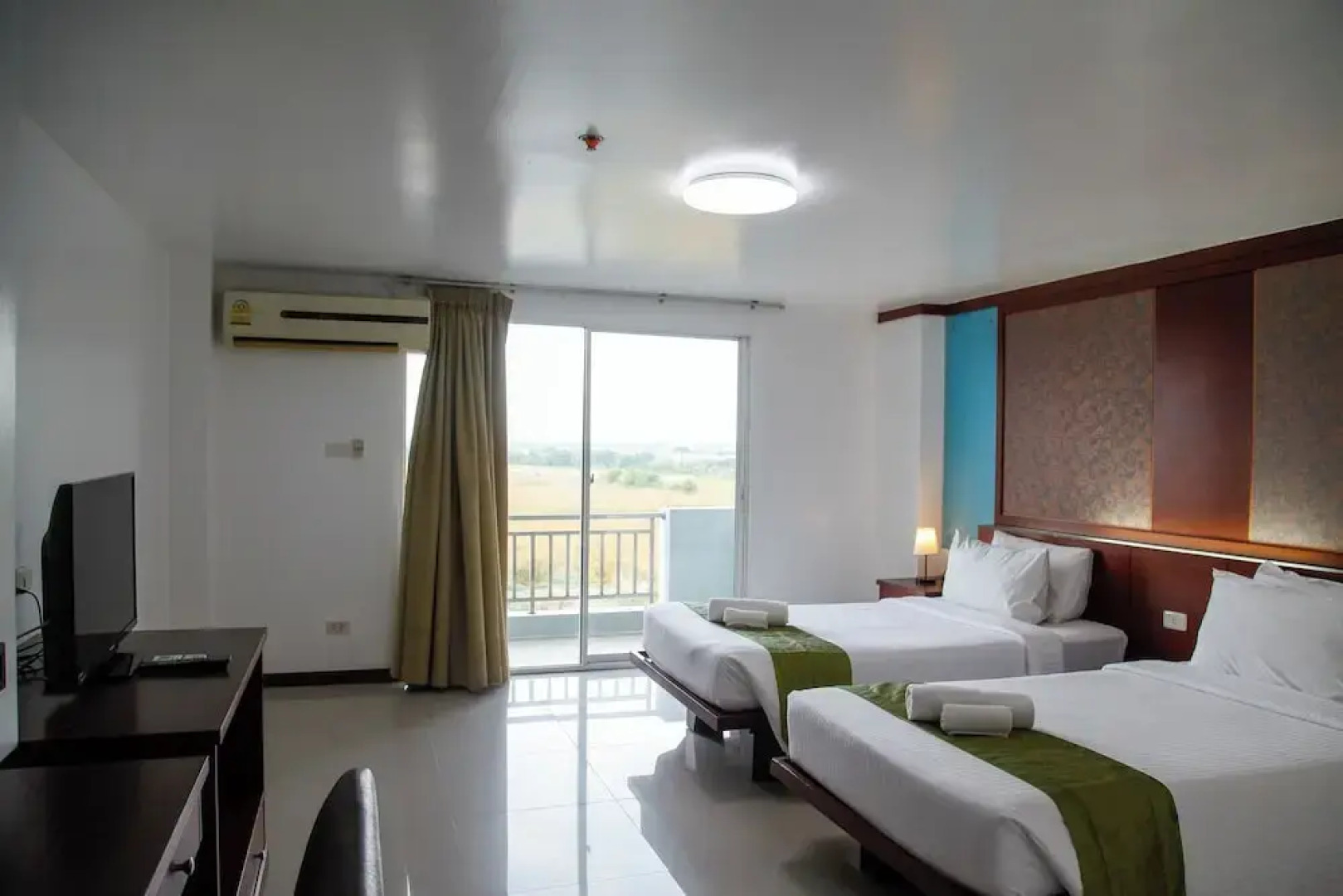 Convenient Grand Plus Hotel Suvarnabhumi