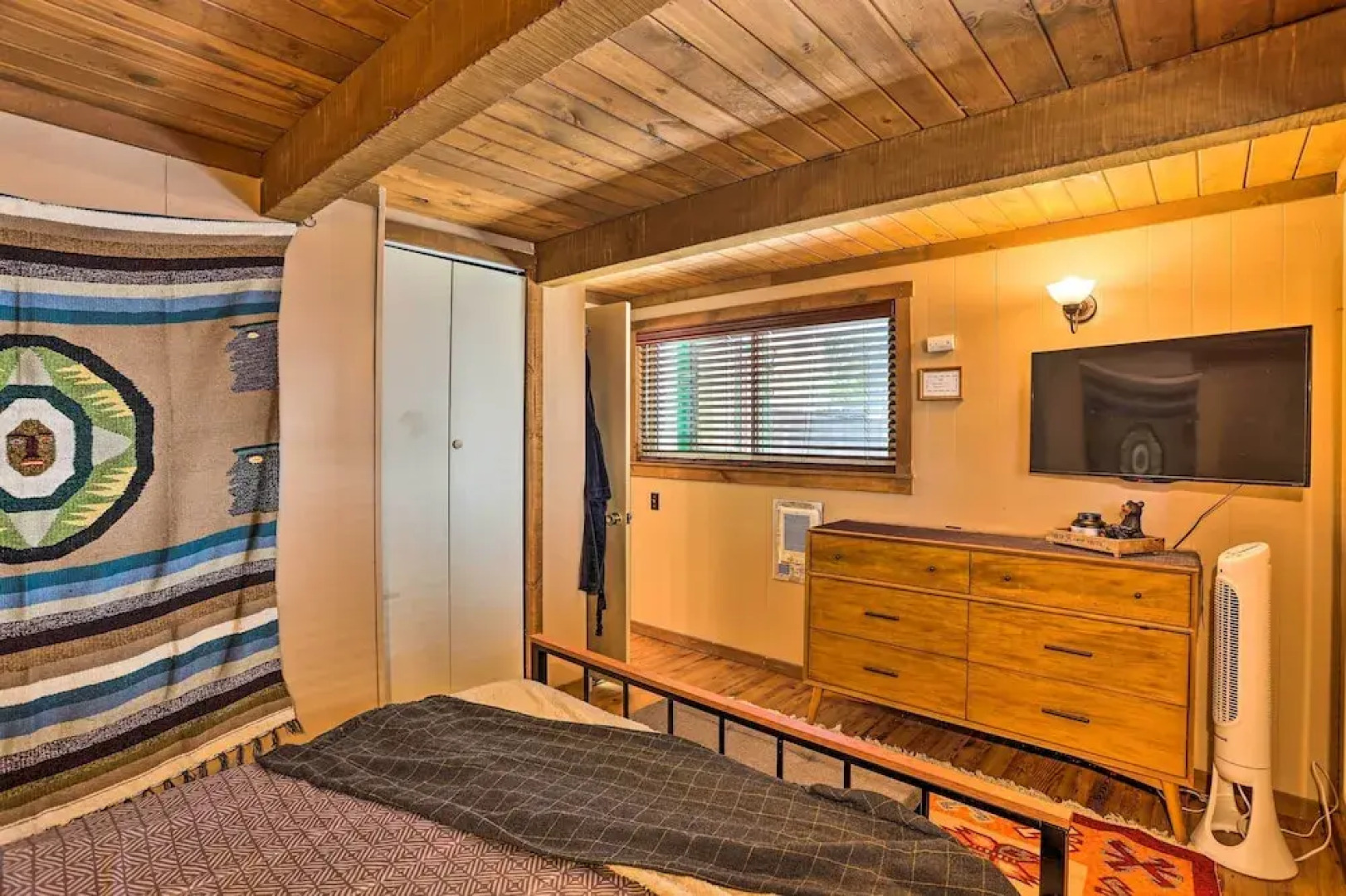 Running Springs A-frame w/ Deck & Mtn Views!