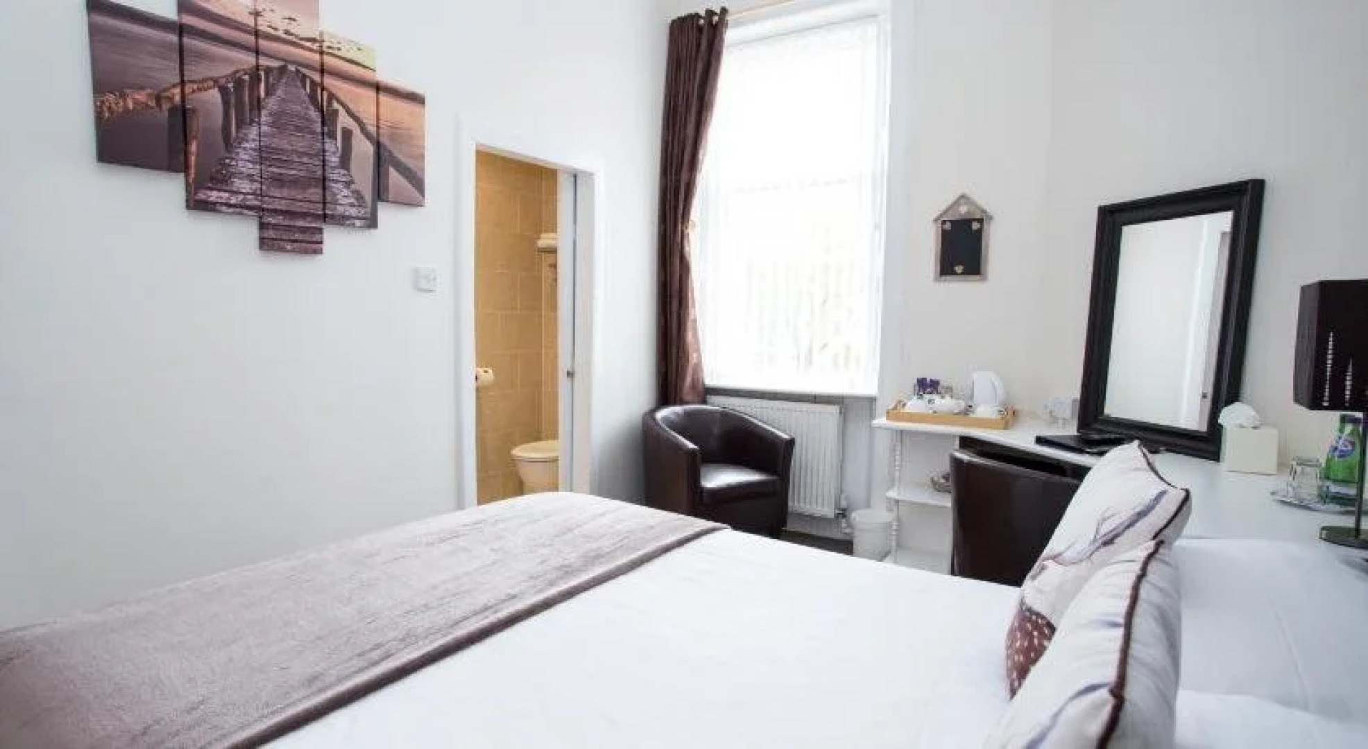 26 The Crescent - Guest House