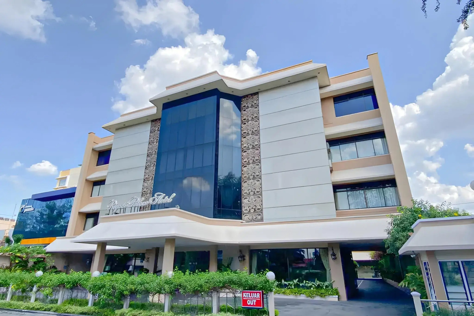 RedDoorz Plus near Solo Square 2