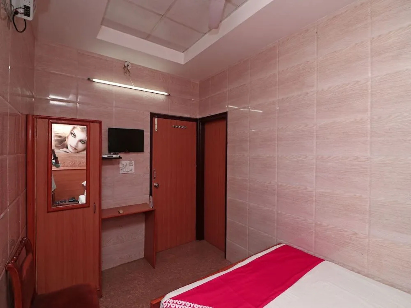 OYO 16678 Rohtak Palace