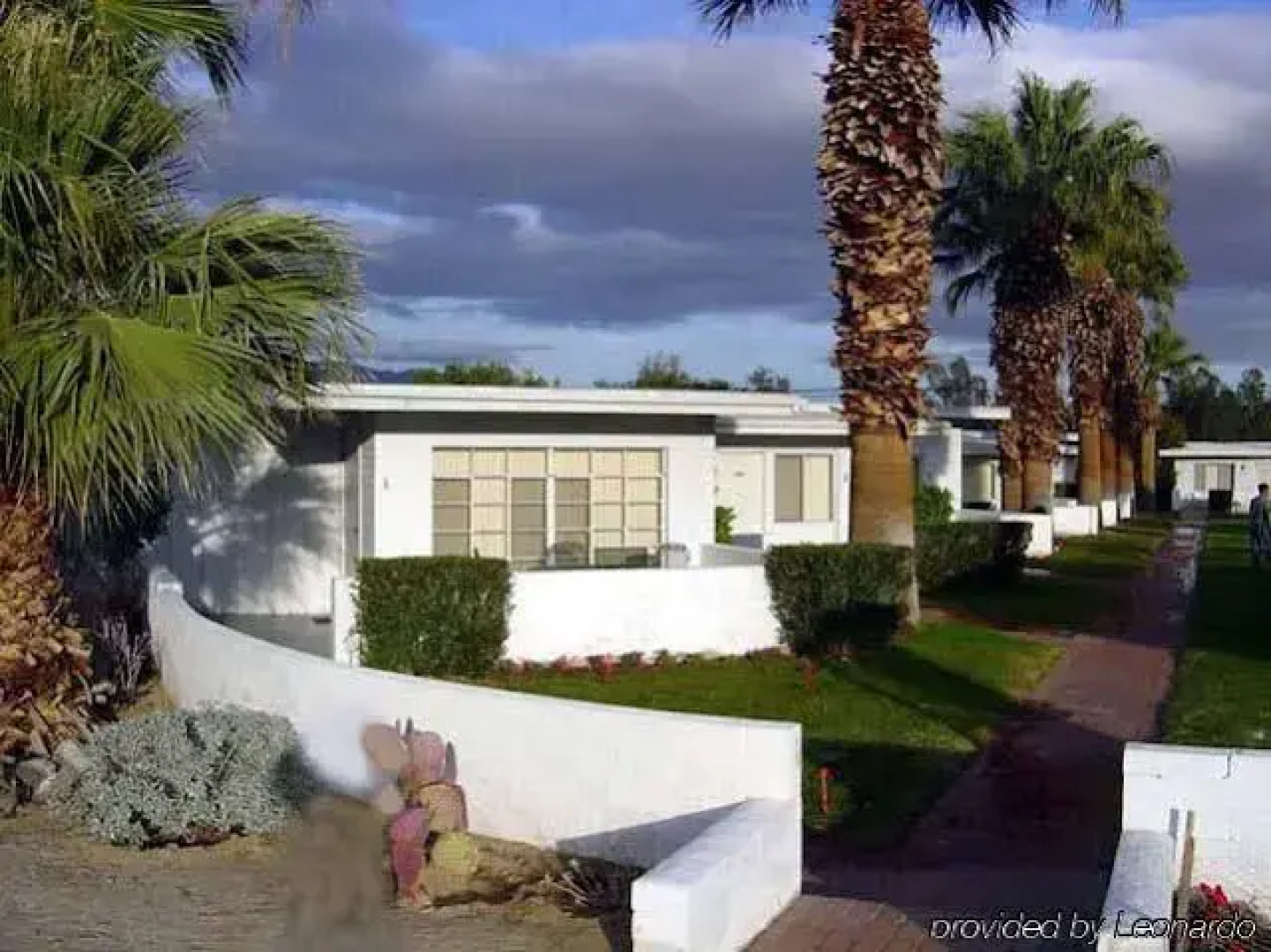 Stanlunds Inn And Suites