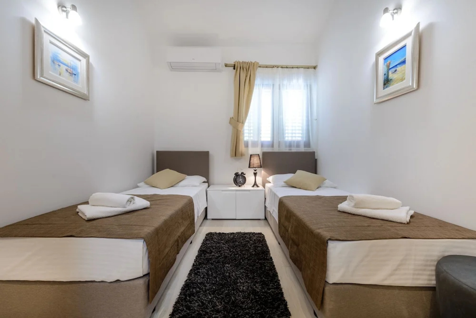 Holiday Home with Private heated Pool, Sea view & Basketball Court