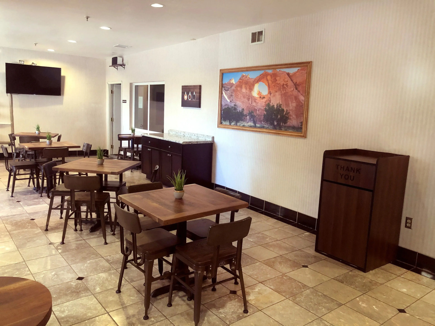 Navajoland Inn And Suites