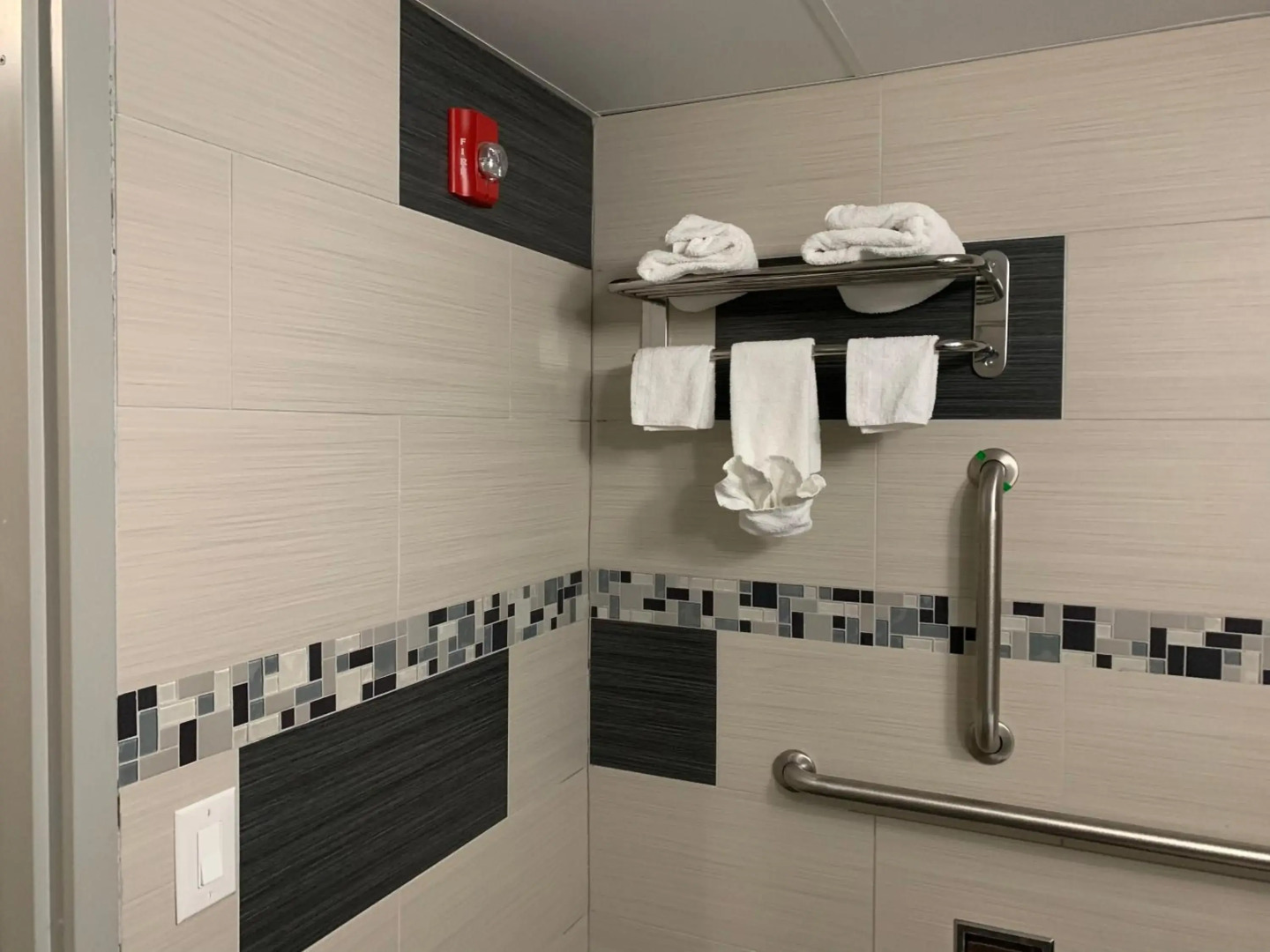 Red Carpet Inn Elmwood Park