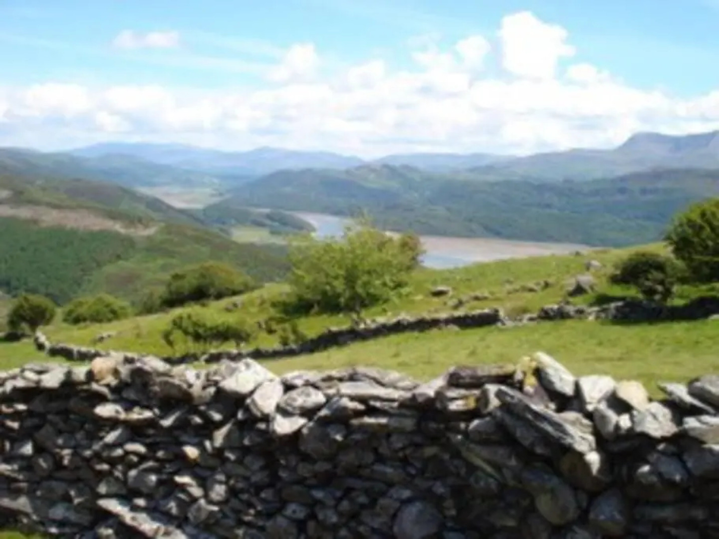 “CaderView Cottage” A Secluded Relaxing Getaway