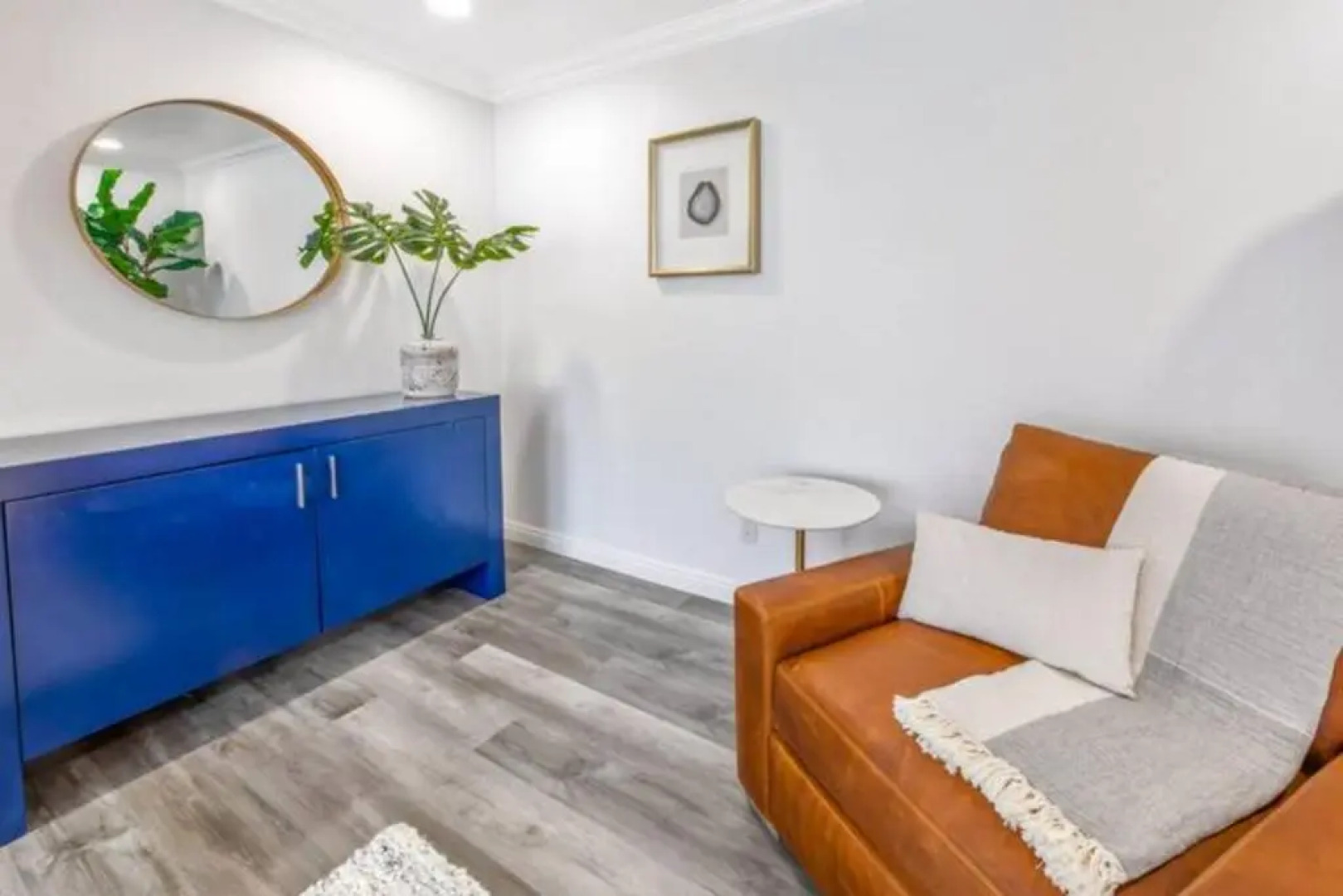 LuxuryTownhome.3Blks2Beach.E-Bikes.75”4kTV