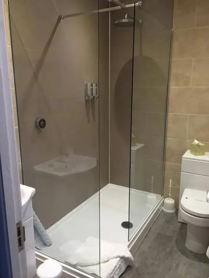 The Three Horseshoes