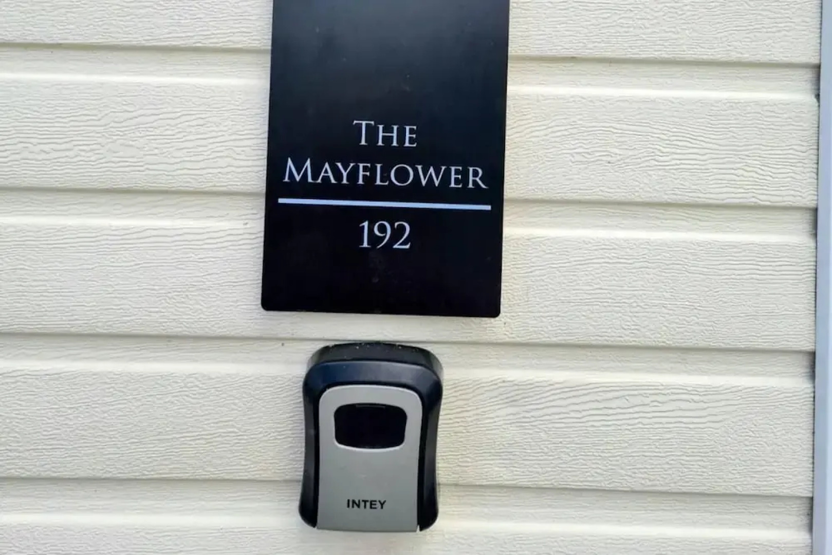 2 Bed Lodge - Sleeps 5 - Parking - Pets - Wifi