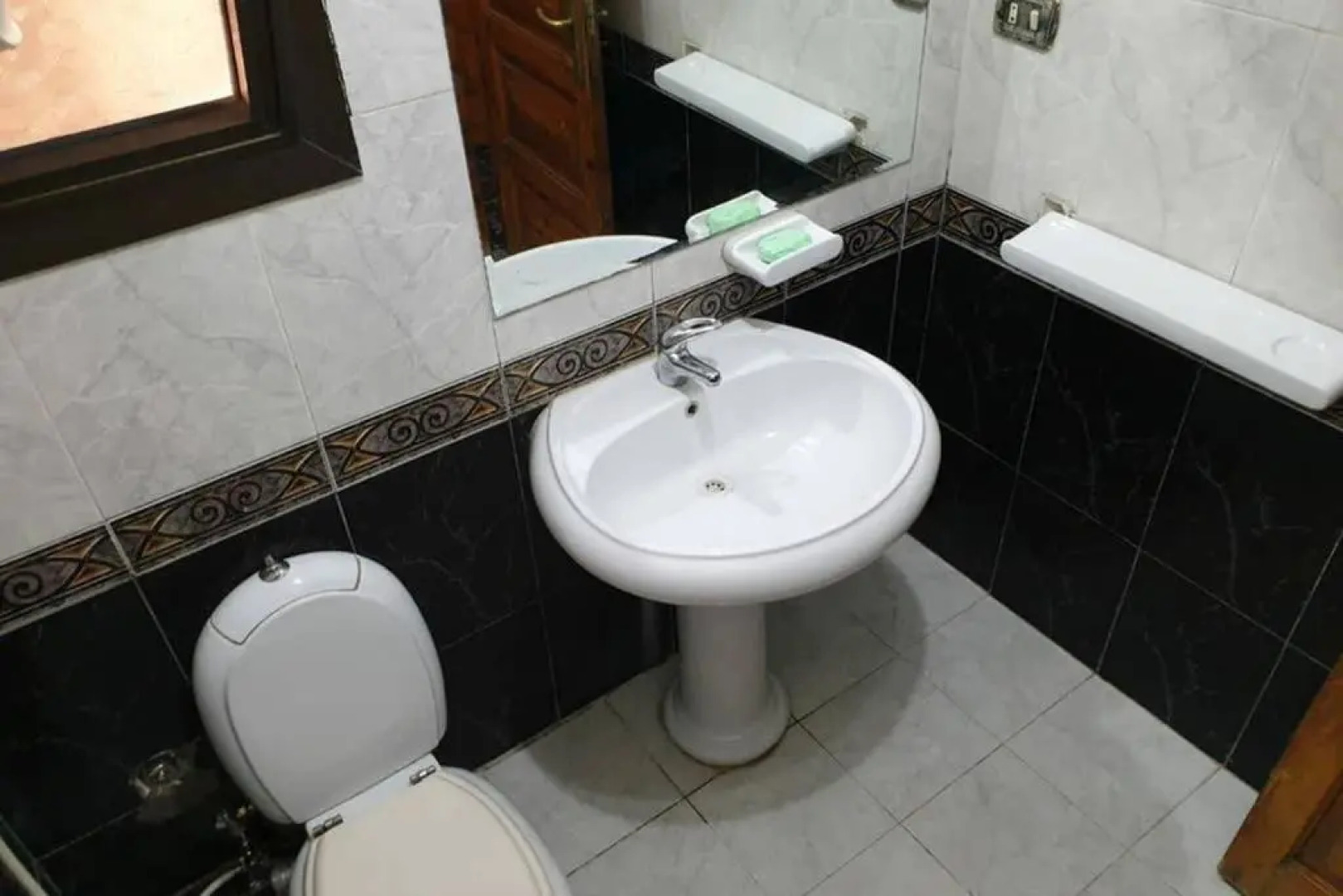 Comfy 3 Bedrooms Apartment in Cairo Z1