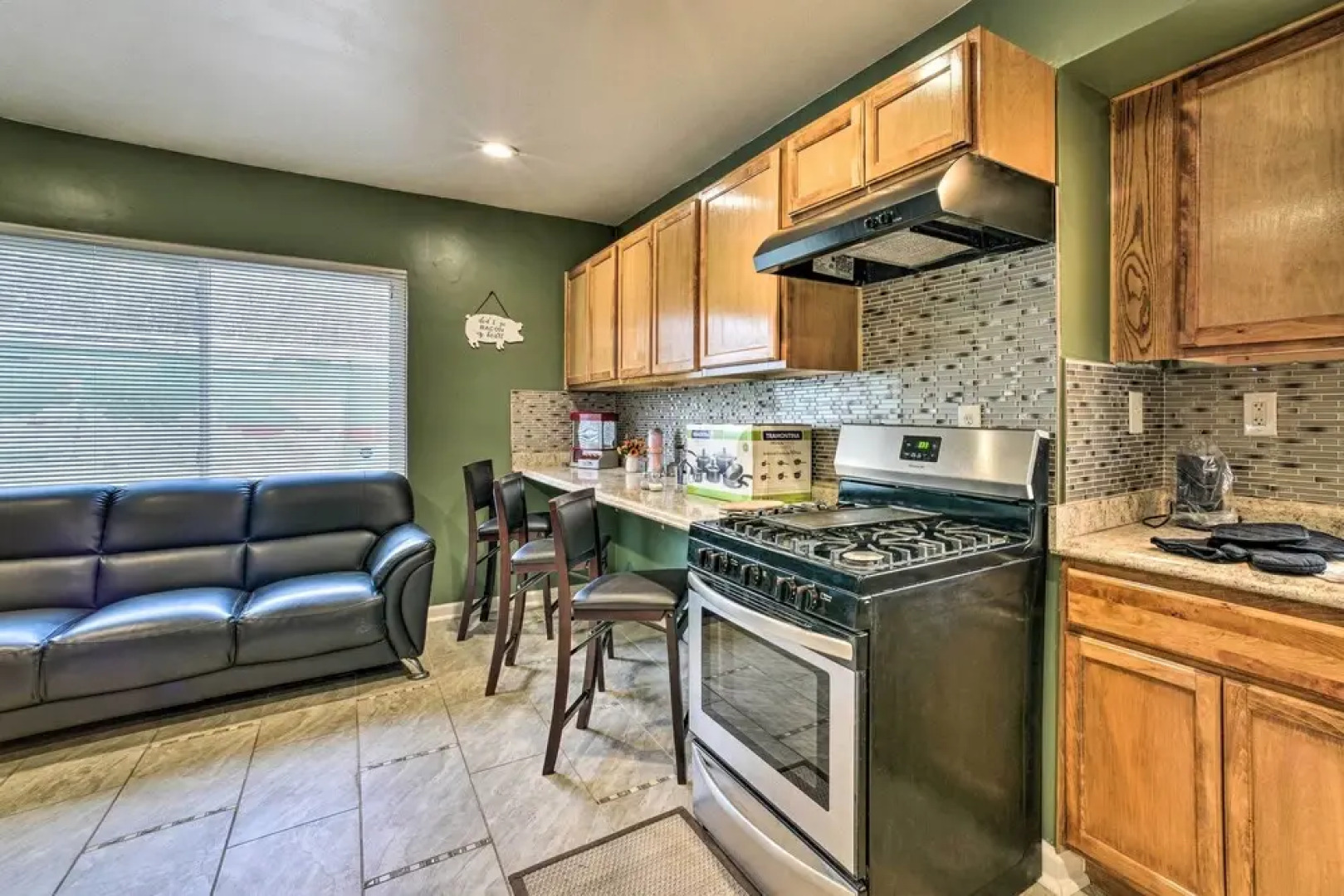 Charming Detroit Escape - 14 Mi to Downtown!