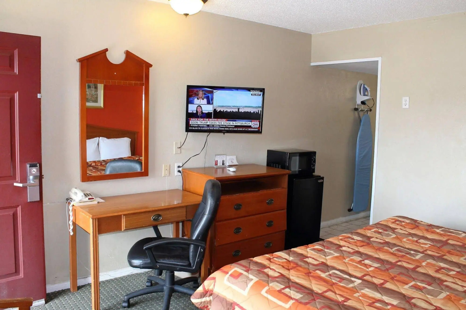 Continental Inn & Suites Nacogdoches TX / SFA  University/Downtown