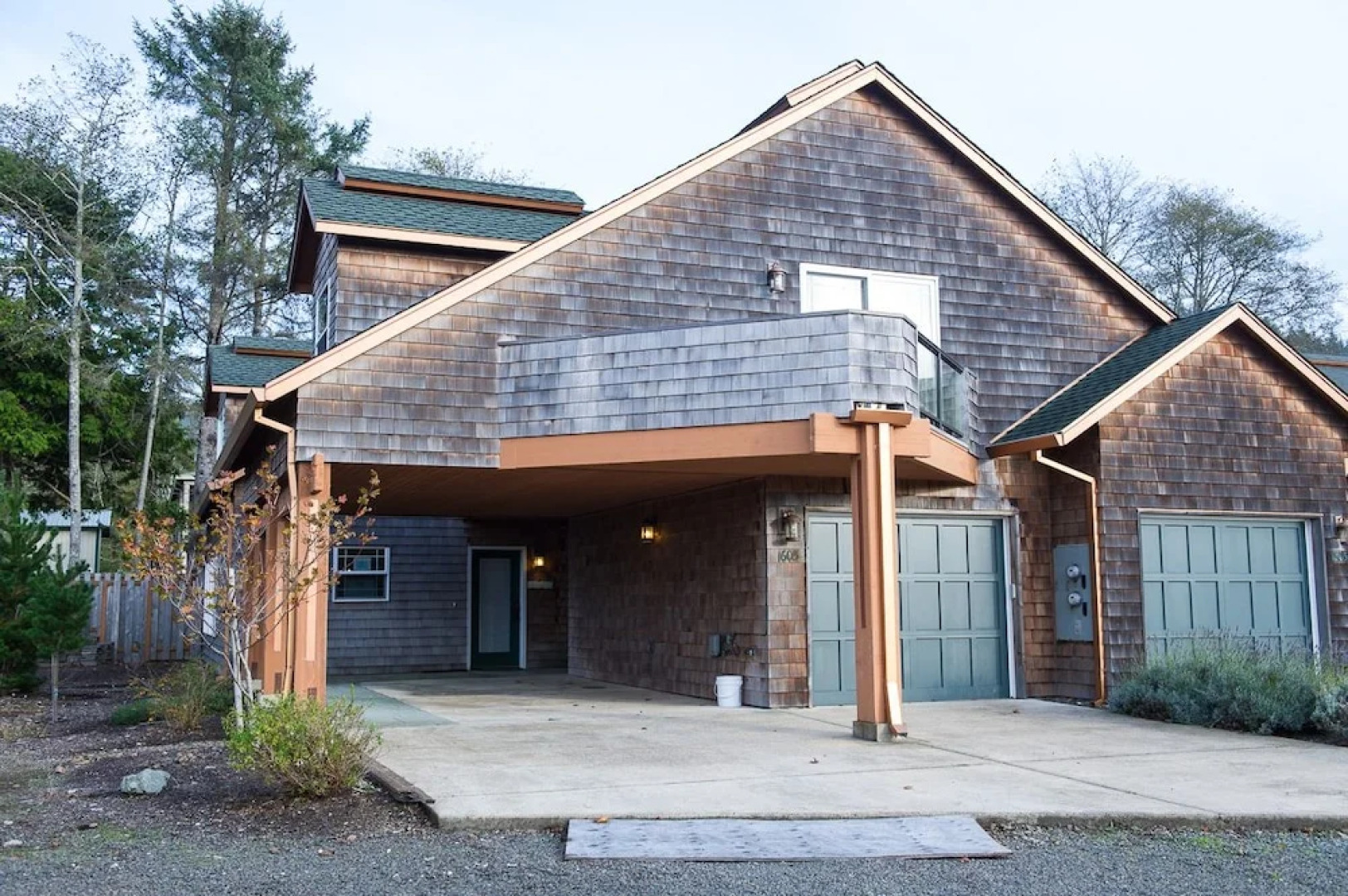 Waterside Family Fun 3 Br home by RedAwning