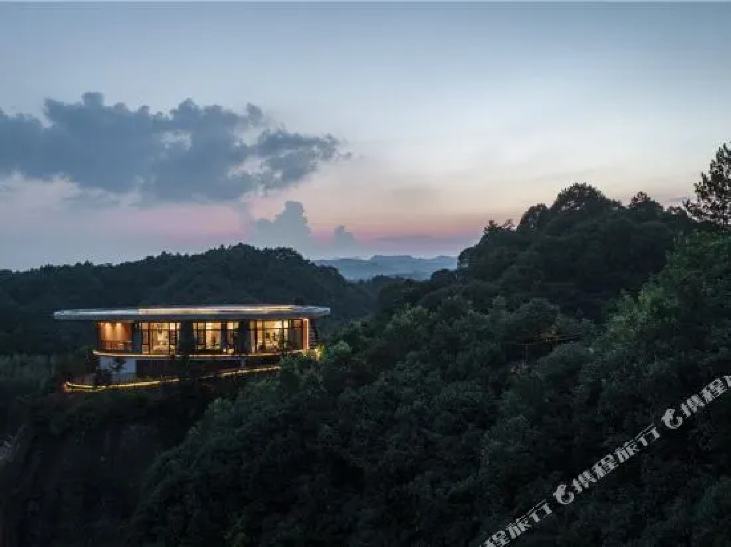 Zizai Pingjiang Wild Luxury Resort