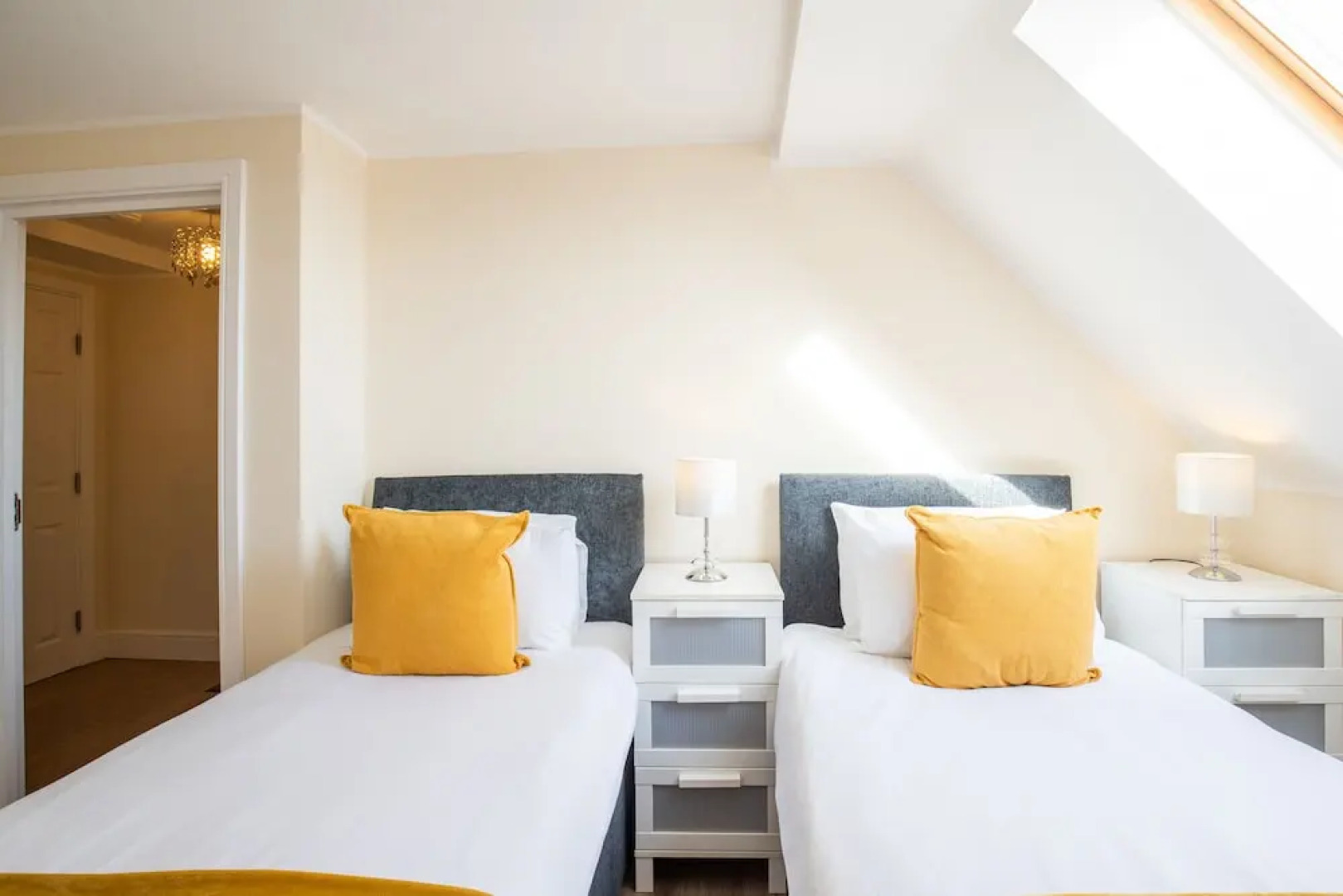 Velvet 2-bedroom Apartment Clock House - Hoddesdon