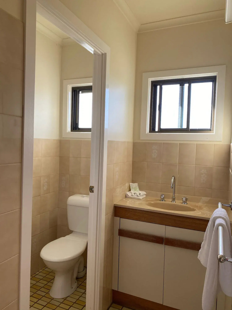 Lakeside Motel Waterfront