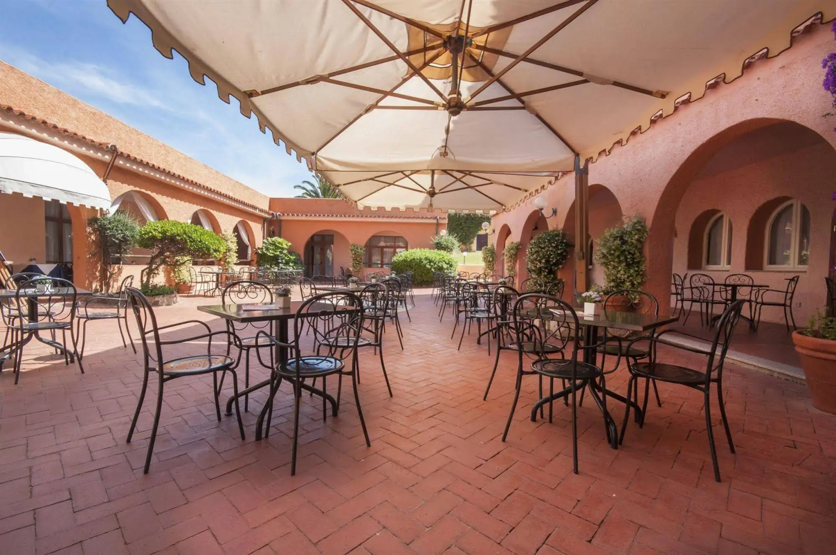 Blu Hotel Laconia Village